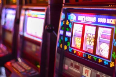 hugoslot mobile app showing Paito Mingguan data on smartphone